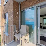 Stylish 2 Bed Flat In Battersea - Private Balcony