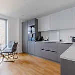 Stylish 2 Bed Flat In Battersea - Private Balcony