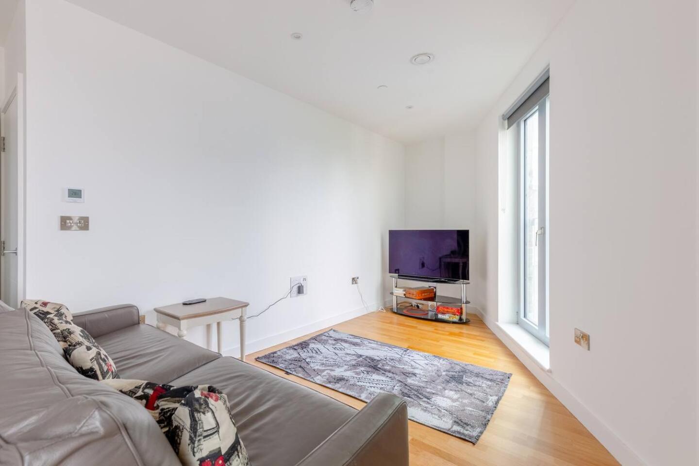 Stylish 2 Bed Flat In Battersea - Private Balcony * London
