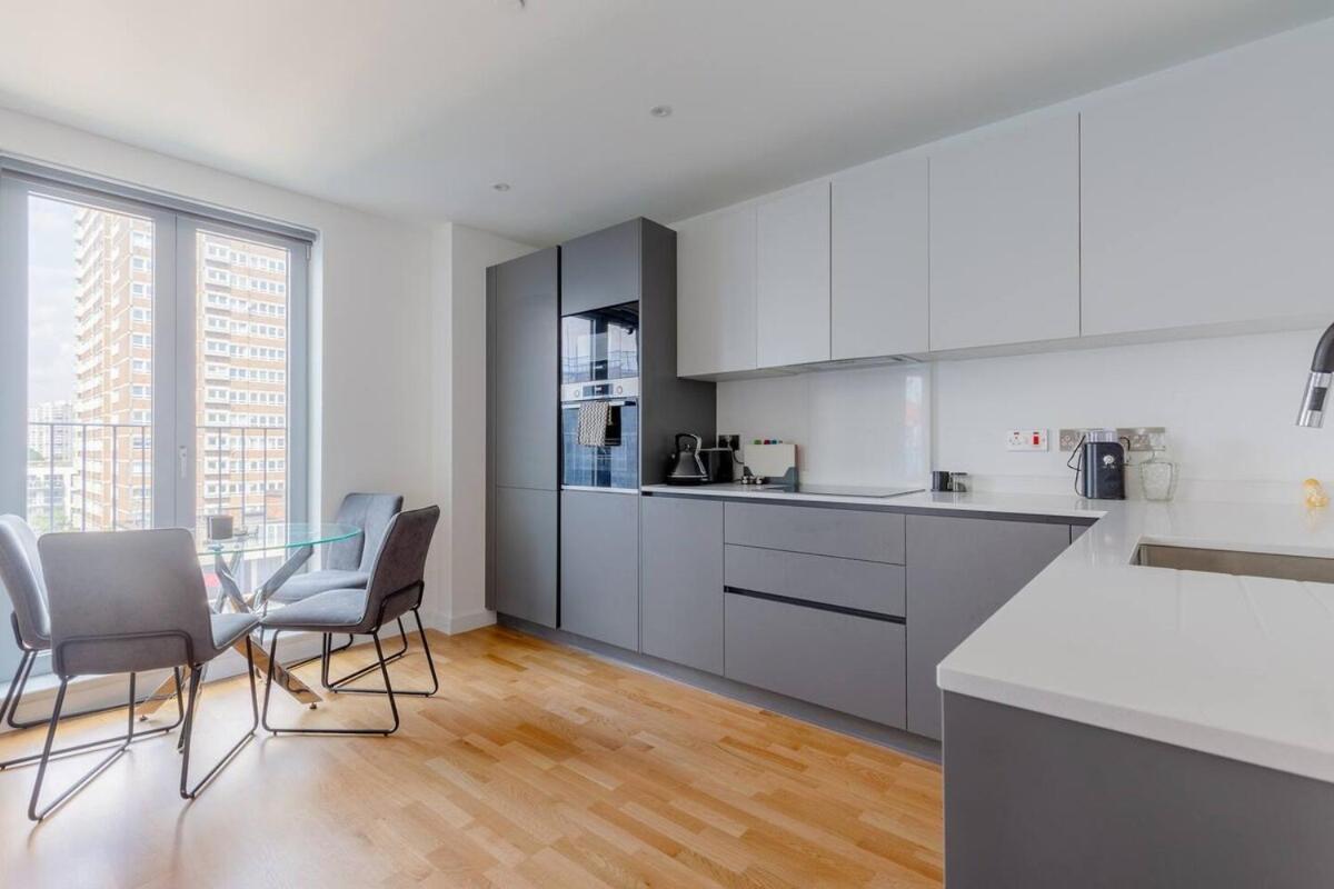 Apartment Stylish 2 Bed Flat In Battersea - Private Balcony *