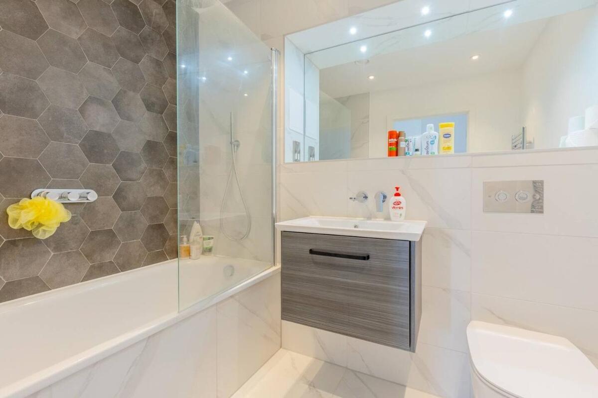 Apartment Stylish 2 Bed Flat In Battersea - Private Balcony