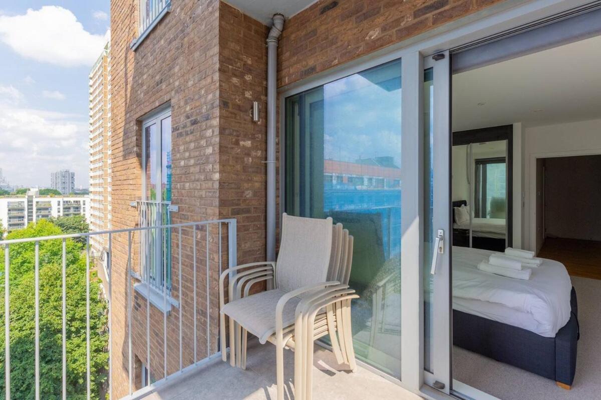 Stylish 2 Bed Flat In Battersea - Private Balcony Apartment London